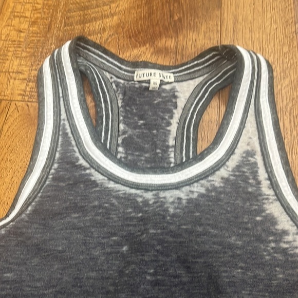 Future State Woman’s Grey Tank Size XS - Picture 2 of 5